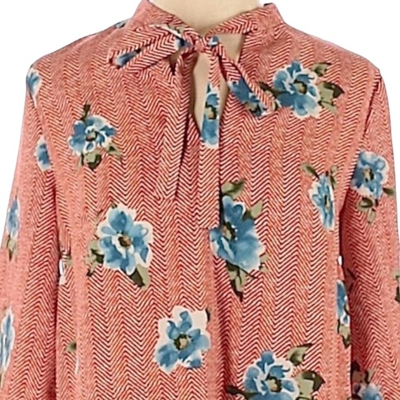 🌺 Les Amis Chevron Floral Print Tie Neck Blouse Size S NWT - Picture 4 of 9